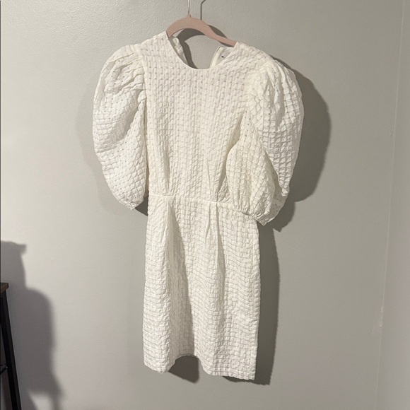 Hunter Bell size 2 White Textured Dress ( missing belt) - Picture 5 of 5